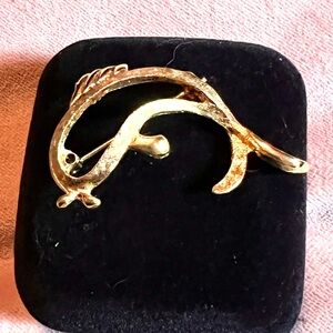 NEW VIEW Vintage Gold-Tone Whale Brooch